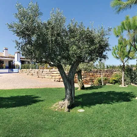 Sleeps 6 Pool Wifi Villa *