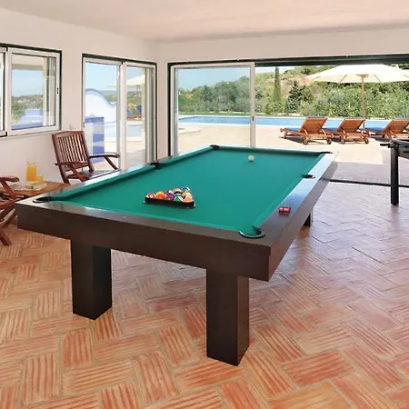Villa Sleeps 6 Pool Wifi Aroal