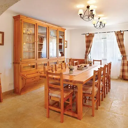 Sleeps 6 Pool Wifi Villa